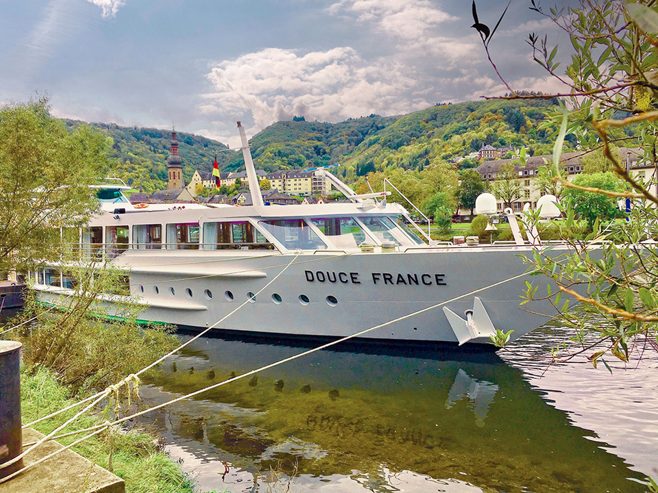 Les paysages se découvrent à bord de péniches de petite capacité, ayant 22 passagers © CroisiEurope.