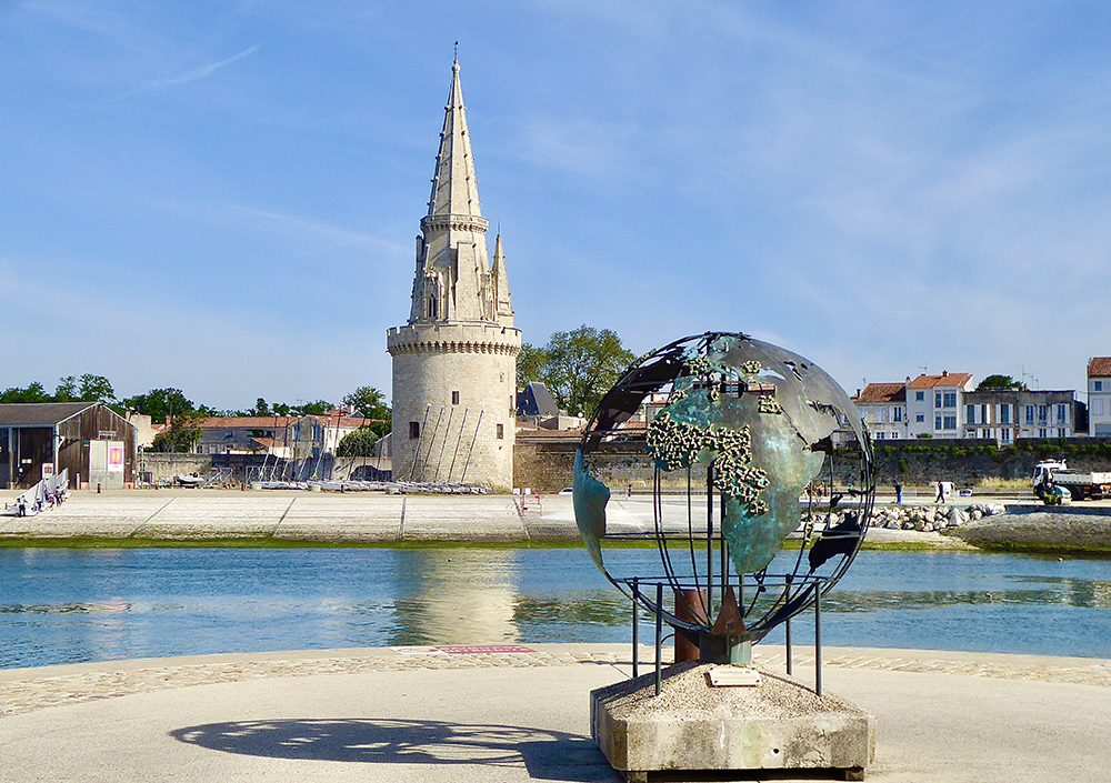 La tour de la Lanterne depuis le port d'embarquement pour l'île de Ré © Catherine Gary