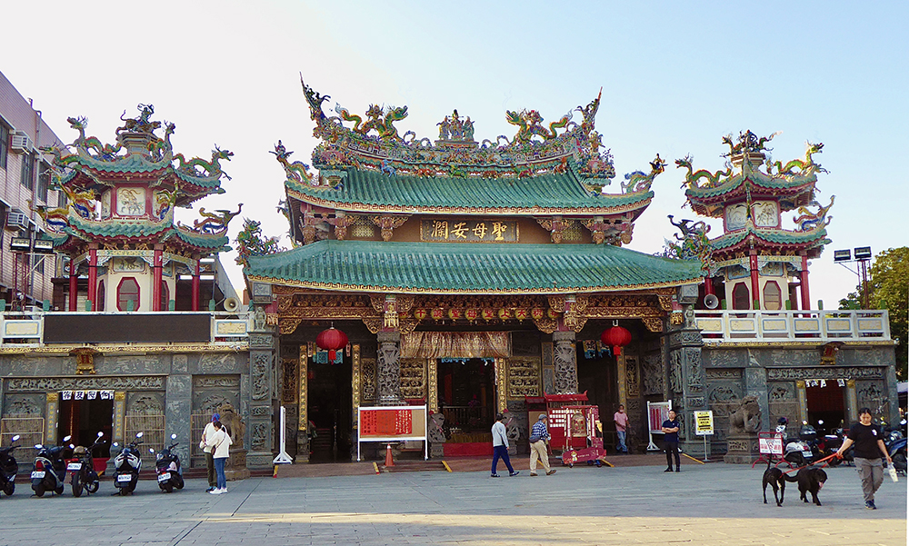 Dans le quartier du port d'Anping le grand temple de Tianhou dédié à, Mazou, la déesse de le mer © Catherine Gary